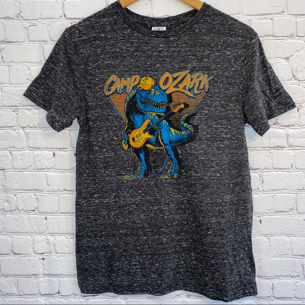 💎 Graphic T-Shirt Size Medium